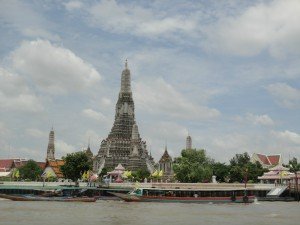 wat arun bangkok attraction popular